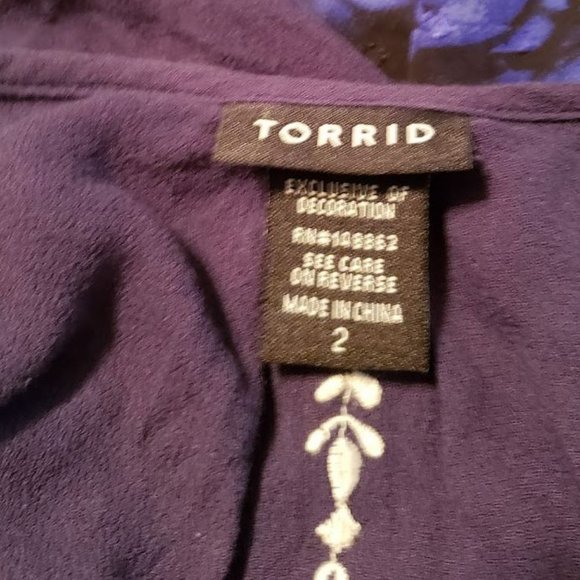 Torrid Navy Blouse with White Embroidery 2X Boho Peasant Hippie - Picture 4 of 6